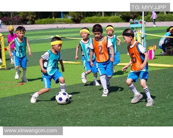 小小足球梦婴儿版的足球明星们如何在绿茵场上展现天赋与魅力