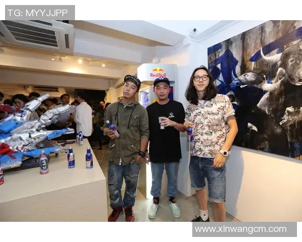 街头足球明星化身街头艺术家展现惊人技巧与创意表演视频 街头足球明星化身街头艺术家展现惊人技巧与创意表演视频